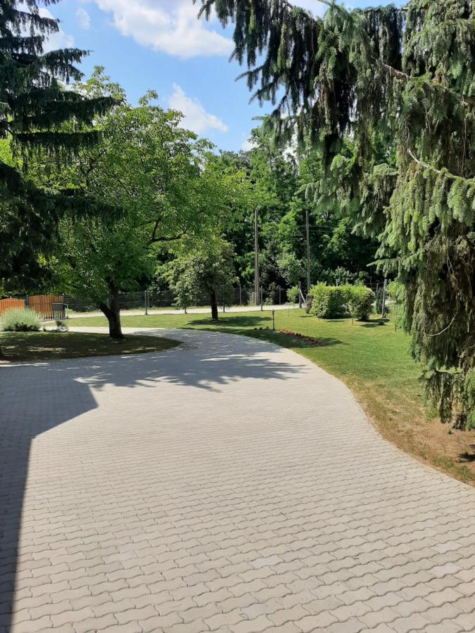 Kondics Apartmanhaz Sárvár Екстериор снимка