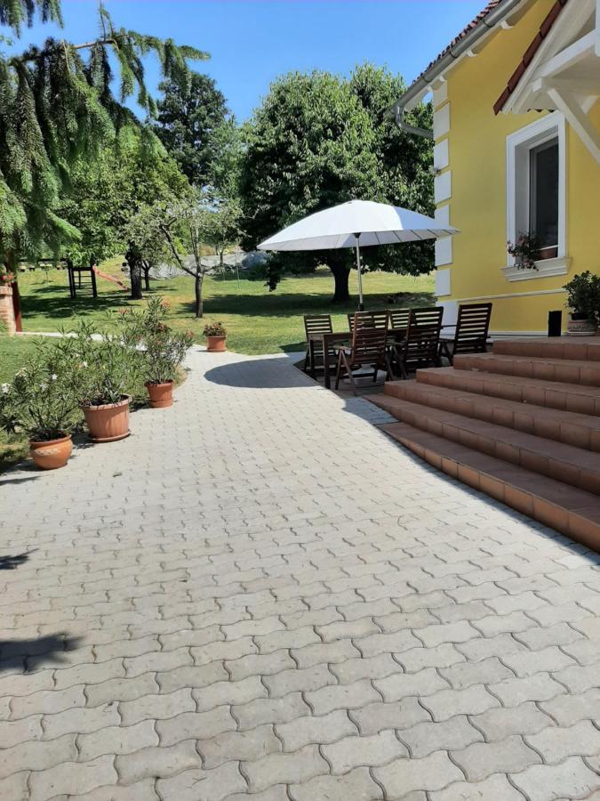Kondics Apartmanhaz Sárvár Екстериор снимка