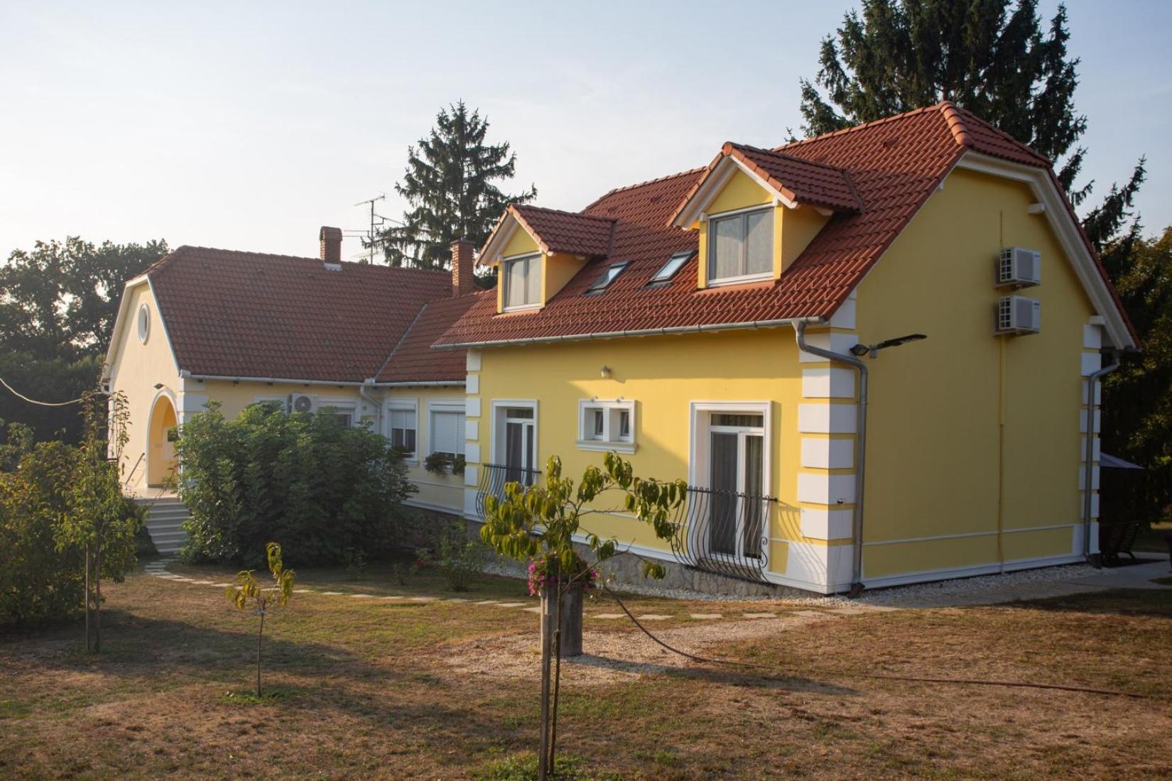 Kondics Apartmanhaz Sárvár Екстериор снимка