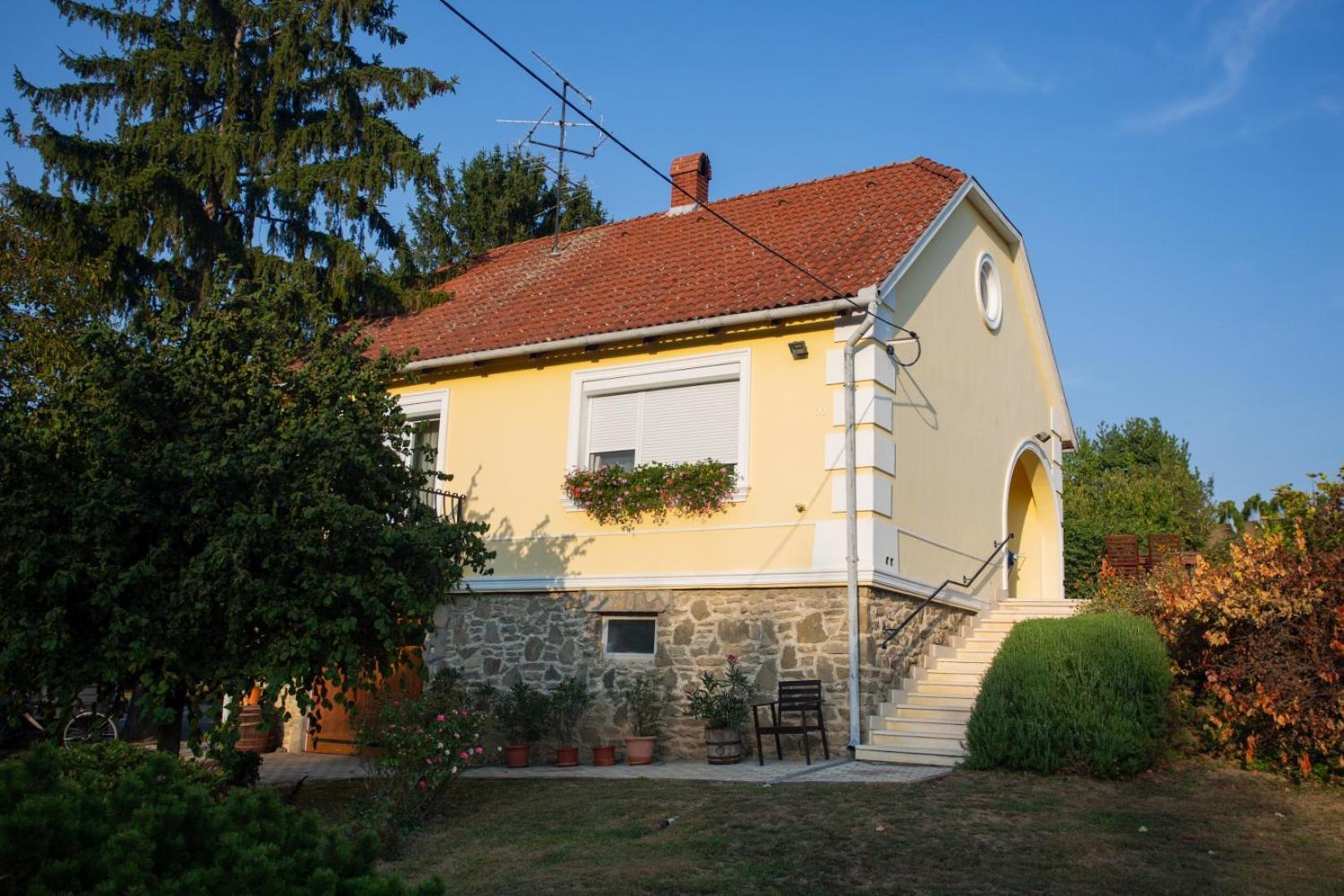 Kondics Apartmanhaz Sárvár Екстериор снимка