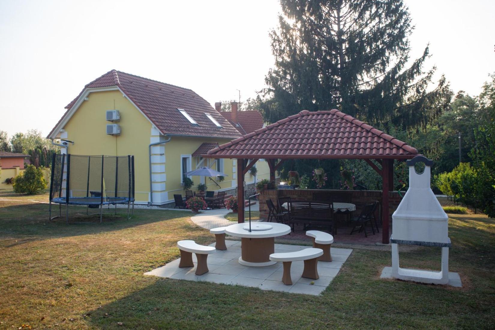 Kondics Apartmanhaz Sárvár Екстериор снимка