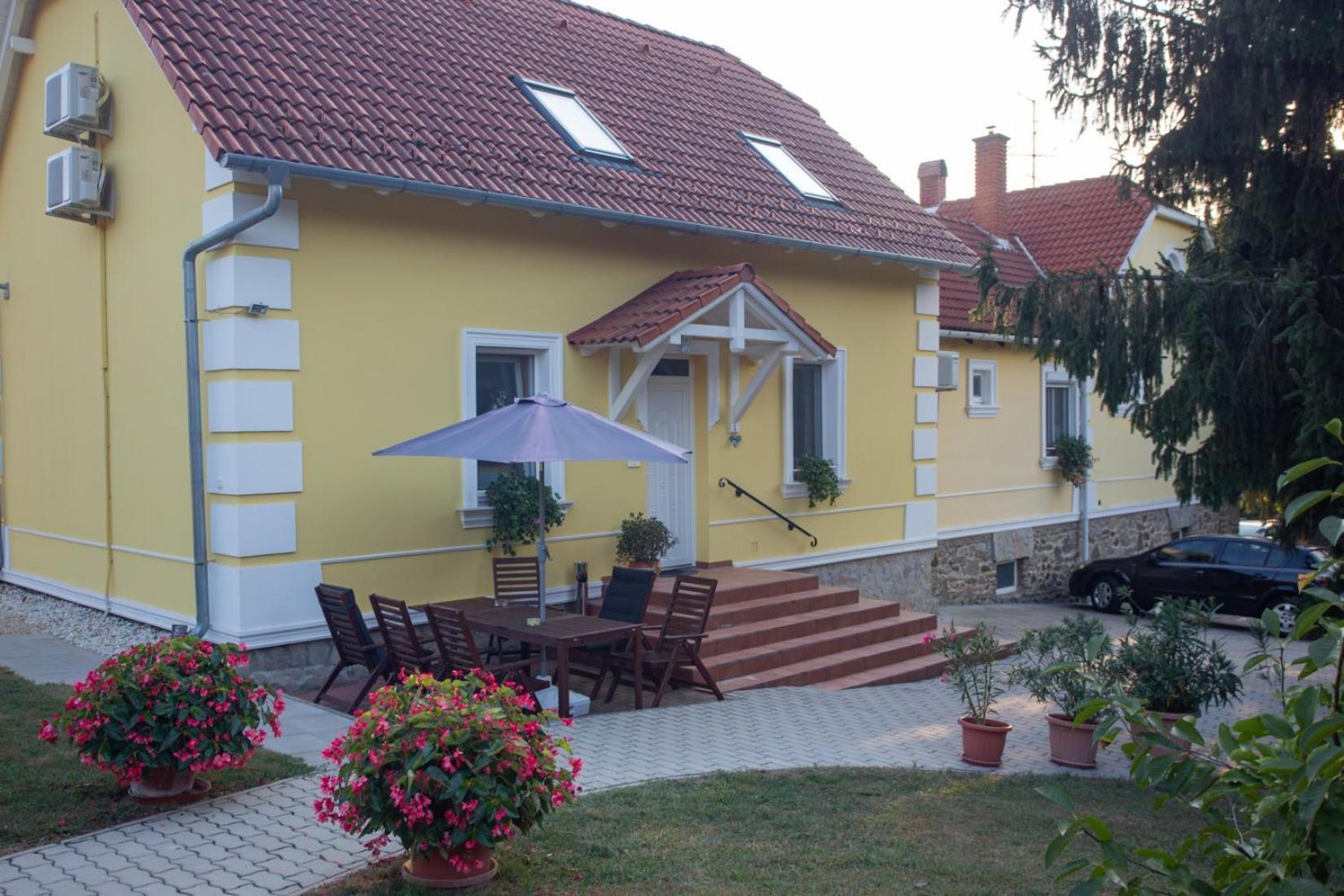 Kondics Apartmanhaz Sárvár Екстериор снимка