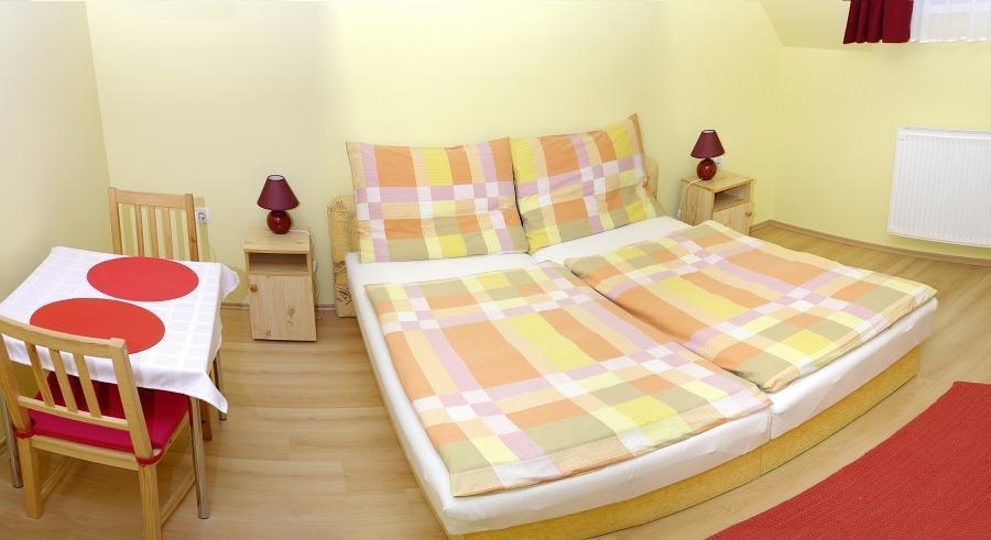 Kondics Apartmanhaz Sárvár Стая снимка